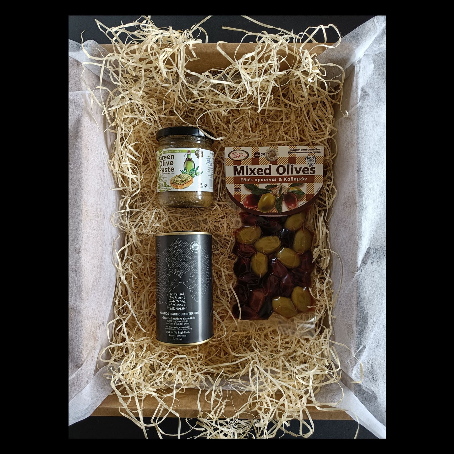 Cadeaubox olijfolie, olijfpasta en olijven